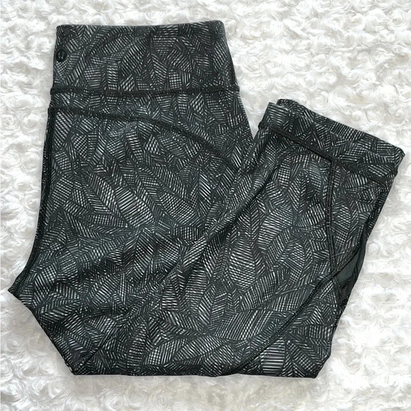 Lululemon | Cool to Street Crop - Picture 2 of 3